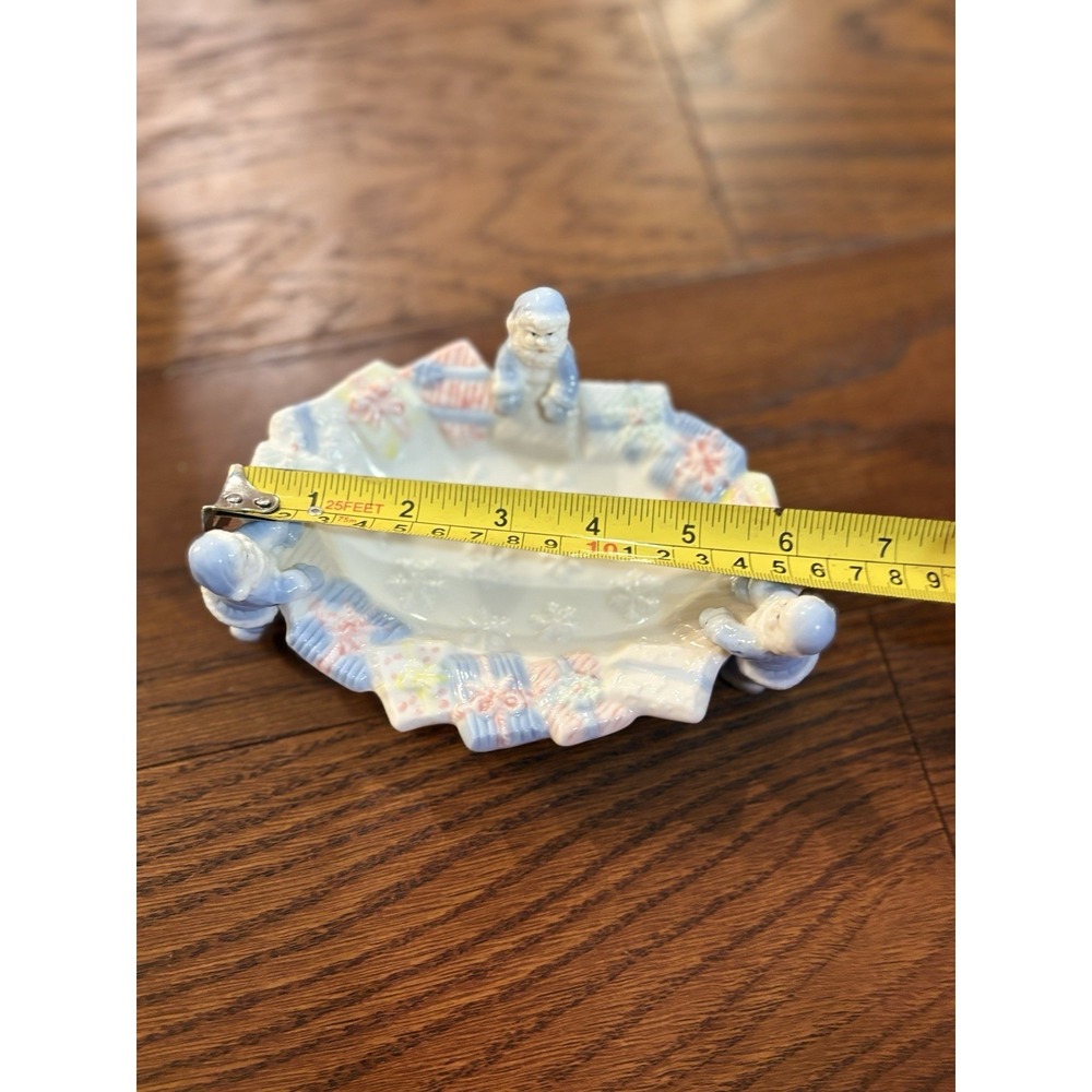 Vintage Christmas Soap Dish with 3 Santas Pastel Color K's Collection - Picture 4 of 7